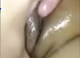 Filipina wife - minasahe ang basang spiff one's biscuits at fininger fuck