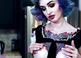 Housemaid distracted from cleaning on masturbate anal