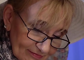 21sextreme horny granny gets nailed during posture break