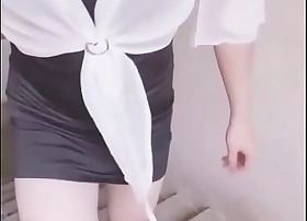 【露出】中午楼道露出任务，差点被发现：包臀裙/黑丝/透明开衫