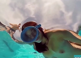 Hot brunette floosie candy swims underwater