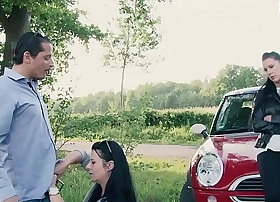 Deutsche notgeile milf flirttet mit mann nach autounfall