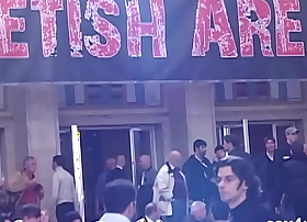 Don picone na venus erotic fair em berlin exclusivo sex4u visitando a área de fetiches - highlights 3