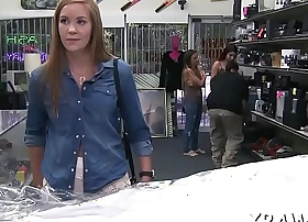 A hawt unskilful makes her acquiesce to rub-down the shop to shot sex