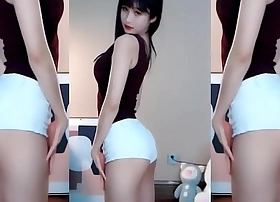 Gái Trung Quốc nhảy quay đầu lại