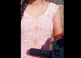 Desi randi ko sadak se utha kar choda