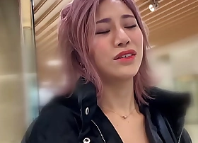  xxx 37QhXxF ハメ撮り 令和ギャルとSEX。酒とセックスしか勝たん。派手髪クール系ハスキーボイスでも、挿れられてるときはしっかりメスの声出るんですねエロい。パイパンスレンダー艶ボディでTバックが映える美尻。本能むき出しの激しいピストンで、子宮口にゴンゴン亀頭をぶつけたがる自己中ワガママセックス！