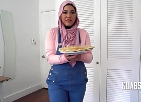Chubby Unspecified In Hijab Offers Say no to Virginity On A Platter - POV