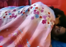 Desi hot bhabhi going to verge upon below-stairs verge upon just about devor! Romantic sex
