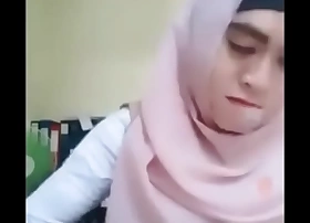 cewek indon tudung tayang tetek
