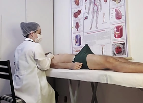 Paciente Não Aguenta e Fica Duro na Frente da Enfermeira Durante o Exame