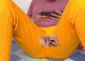 Komal ke bhai ne uski chaddhi pahan li khich ke nikali