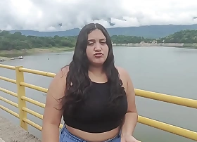 Joven culona es abandonada por su novio es follada por un extraño